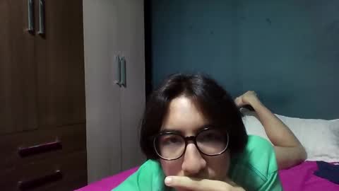 Bunny Wang online show from December 16, 2025, 4:39 am