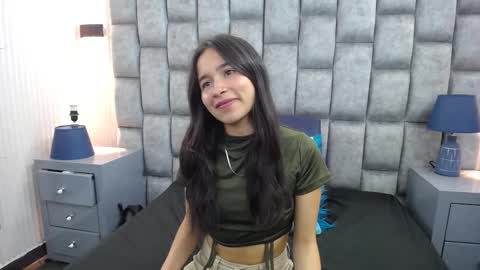 Snapshot of bunnywhite21 chatting on October 21, 2025, 5:02 pm bunny online show from October 21, 2025, 5:02 pm