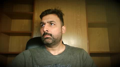 Hairy Arabian online show from November 10, 2025, 4:55 am