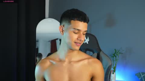 Snapshot of busterspinter chatting on June 1, 2026, 11:28 pm Buster independent model online show from June 1, 2026, 11:28 pm