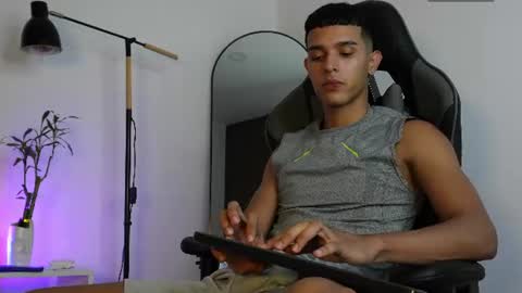 Snapshot of busterspinter chatting on June 16, 2026, 12:35 am Buster independent model online show from June 16, 2026, 12:35 am