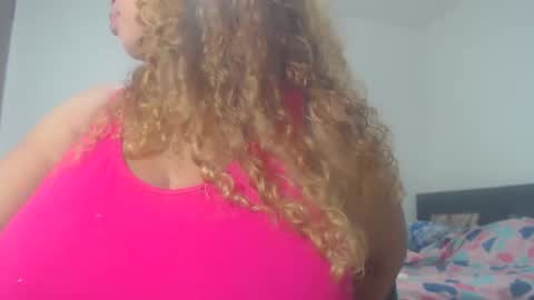 Snapshot of bustyamanda_ chatting on February 20, 2025, 7:52 pm Amanda online show from February 20, 2025, 7:52 pm