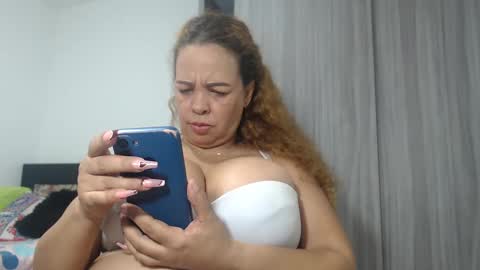 Snapshot of bustyamanda_ chatting on March 4, 2025, 5:03 pm Amanda online show from March 4, 2025, 5:03 pm