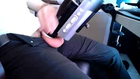 Snapshot of busyguybg chatting on May 25, 2026, 4:35 pm busyguybg online show from May 25, 2026, 4:35 pm