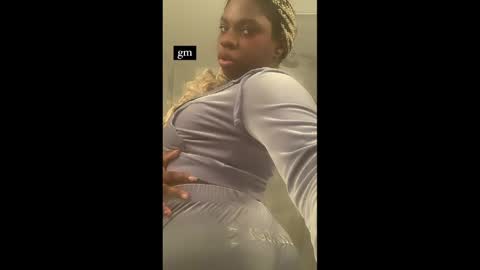 butterfliou124 online show from April 19, 2026, 6:54 pm