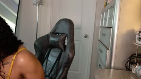 butterfly booty online show from April 27, 2026, 6:17 pm