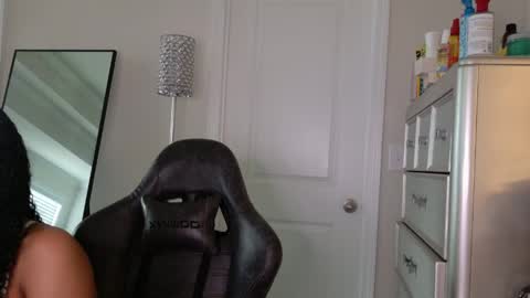 butterfly booty online show from April 30, 2026, 11:38 am