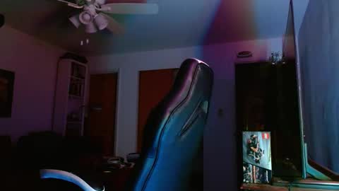 bwall1425 online show from December 23, 2024, 11:57 am