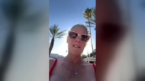 Snapshot of bwoodsbabe chatting on April 21, 2026, 12:45 am Bee and John online show from April 21, 2026, 12:45 am