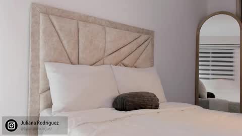    online show from September 25, 2025, 2:15 am