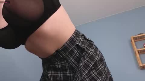 Kira online show from April 25, 2026, 1:41 pm
