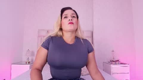 Snapshot of c_fox_ chatting on August 1, 2026, 3:06 am Carolina online show from August 1, 2026, 3:06 am