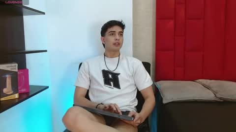 Snapshot of cady_hot chatting on November 18, 2025, 8:24 pm Cady online show from November 18, 2025, 8:24 pm