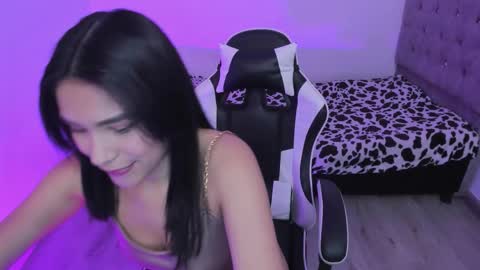 Snapshot of caelisse_cb chatting on December 2, 2025, 2:23 pm caelisse_cb online show from December 2, 2025, 2:23 pm