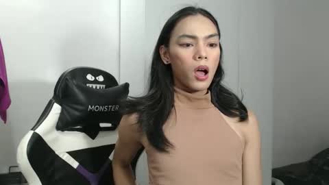 caitessa_bellemoir online show from December 5, 2025, 2:47 pm