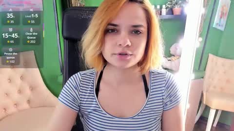 Snapshot of caitlin_crazy chatting on November 11, 2025, 8:36 am Gina online show from November 11, 2025, 8:36 am