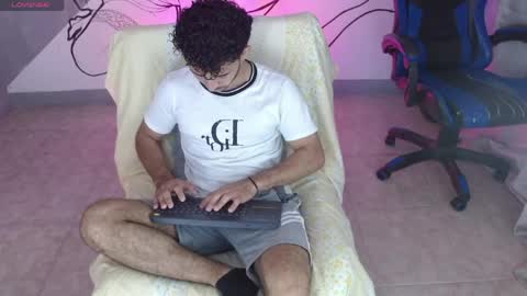 Snapshot of caius_bigcock1 chatting on May 13, 2026, 12:35 pm caius online show from May 13, 2026, 12:35 pm