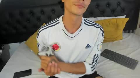 Snapshot of caliboyheat chatting on May 22, 2026, 1:17 pm caliboyheat online show from May 22, 2026, 1:17 pm