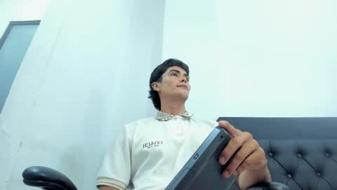 Snapshot of caliboyheat chatting on May 27, 2026, 2:58 pm caliboyheat online show from May 27, 2026, 2:58 pm