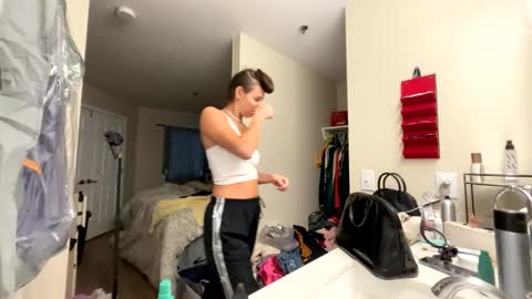 The Cali Cambri online show from September 27, 2025, 9:53 pm