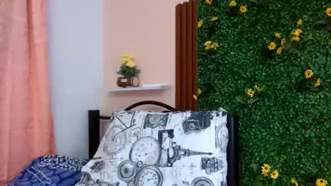 calimasalas2 online show from March 18, 2026, 1:09 am