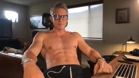 Snapshot of calirsedmo chatting on November 2, 2025, 8:33 pm calirsedmo online show from November 2, 2025, 8:33 pm