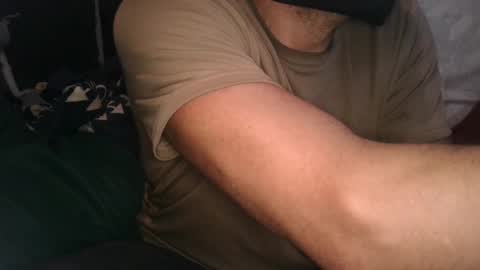 Snapshot of calisguitar chatting on February 14, 2025, 10:28 am Calisguitar online show from February 14, 2025, 10:28 am