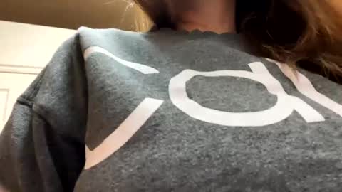 Snapshot of calishop1 chatting on December 4, 2024, 1:36 am calishop1 online show from December 4, 2024, 1:36 am