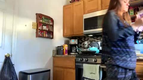 Snapshot of calishop1 chatting on December 15, 2024, 5:10 pm calishop1 online show from December 15, 2024, 5:10 pm