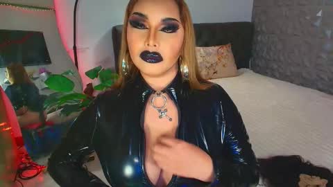 Snapshot of calista_palmer chatting on December 7, 2024, 1:40 pm Miss Jane Commander online show from December 7, 2024, 1:40 pm