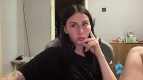 Snapshot of call_me_dad_ chatting on June 17, 2026, 7:22 am Anna online show from June 17, 2026, 7:22 am