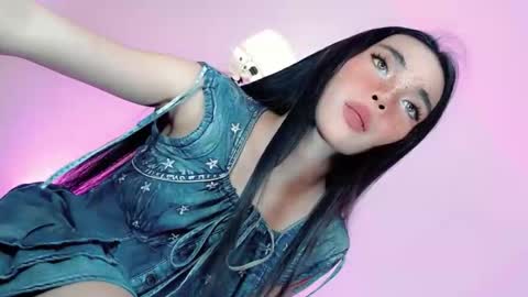 call_me_nina online show from May 5, 2026, 1:52 pm