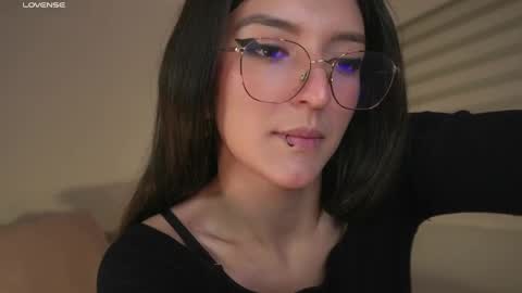 Snapshot of call_me_rosie chatting on May 28, 2026, 11:46 pm online show from May 28, 2026, 11:46 pm