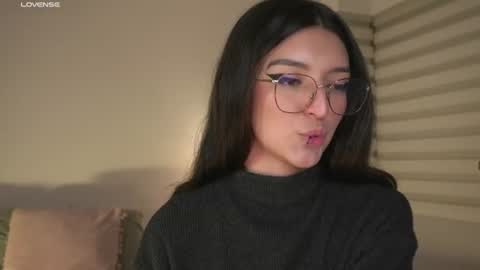 Snapshot of call_me_rosie chatting on June 10, 2026, 1:06 am online show from June 10, 2026, 1:06 am