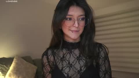 Snapshot of call_me_rosie chatting on June 19, 2026, 1:10 am online show from June 19, 2026, 1:10 am