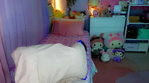 Mia online show from February 19, 2026, 5:14 am