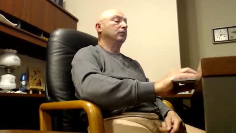 Snapshot of calthegoose chatting on October 27, 2025, 9:52 pm Calthegoose online show from October 27, 2025, 9:52 pm