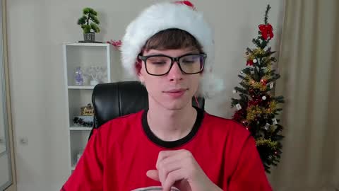 Snapshot of calvin_loves_you chatting on December 24, 2024, 7:11 pm Hey I am Calvin online show from December 24, 2024, 7:11 pm