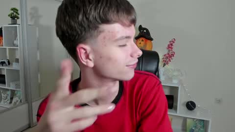 Snapshot of calvin_loves_you chatting on January 12, 2025, 7:10 pm Hey I am Calvin online show from January 12, 2025, 7:10 pm