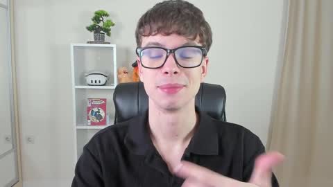 Snapshot of calvin_loves_you chatting on January 24, 2025, 7:07 pm Hey I am Calvin online show from January 24, 2025, 7:07 pm