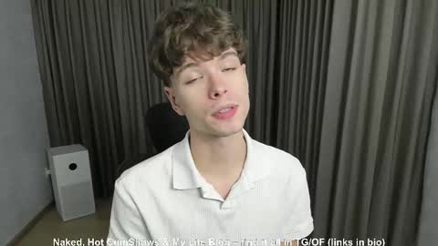 Snapshot of calvin_loves_you chatting on October 28, 2025, 2:20 pm Hey I am Calvin online show from October 28, 2025, 2:20 pm