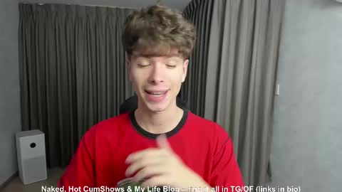 Snapshot of calvin_loves_you chatting on November 5, 2025, 2:06 pm Hey I am Calvin online show from November 5, 2025, 2:06 pm