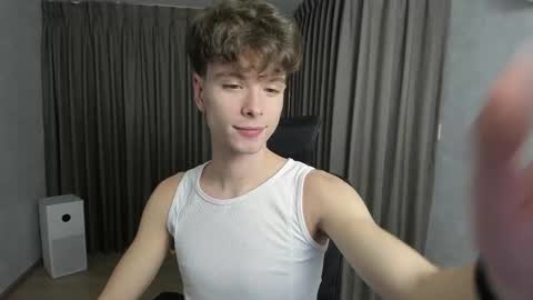 Snapshot of calvin_loves_you chatting on November 27, 2025, 2:19 pm Hey I am Calvin online show from November 27, 2025, 2:19 pm