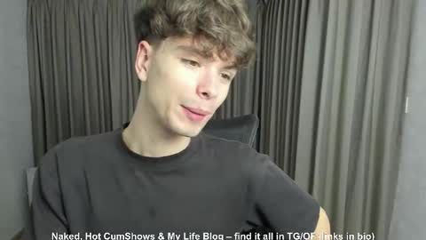 Snapshot of calvin_loves_you chatting on December 2, 2025, 2:23 pm Hey I am Calvin online show from December 2, 2025, 2:23 pm