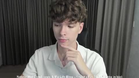 Snapshot of calvin_loves_you chatting on December 3, 2025, 2:15 pm Hey I am Calvin online show from December 3, 2025, 2:15 pm