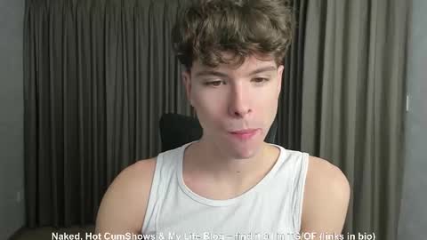 Snapshot of calvin_loves_you chatting on December 5, 2025, 2:36 pm Hey I am Calvin online show from December 5, 2025, 2:36 pm