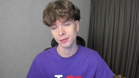 Snapshot of calvin_loves_you chatting on February 7, 2026, 5:16 pm Hey I am Calvin online show from February 7, 2026, 5:16 pm