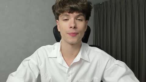 Snapshot of calvin_loves_you chatting on March 6, 2026, 5:09 pm Hey I am Calvin online show from March 6, 2026, 5:09 pm