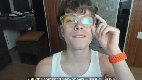 Snapshot of calvin_loves_you chatting on June 8, 2026, 5:13 pm Hey I am Calvin online show from June 8, 2026, 5:13 pm