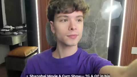 Snapshot of calvin_loves_you chatting on July 1, 2026, 2:29 pm Hey I am Calvin online show from July 1, 2026, 2:29 pm